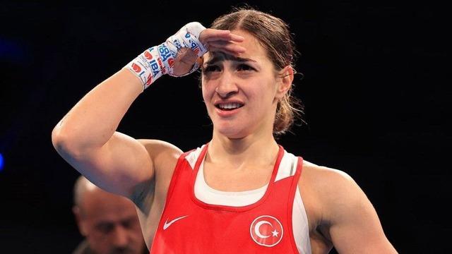 Milli Boksör Busenaz Sürmeneli, Avrupa Şampiyonası'nda Dördüncü Madalyasını Garanti Altına Aldı