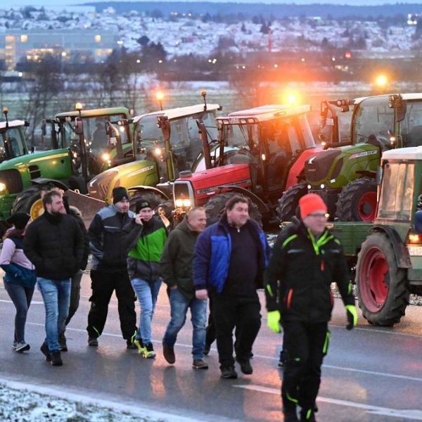 Almanya'da mazot vergisi indiriminin kaldırılması çiftçileri kızdırdı