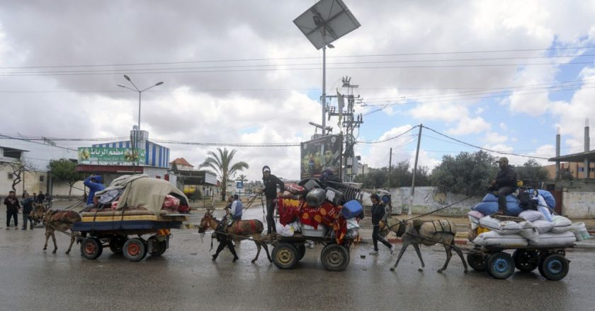 İsrail'in kara operasyonu için Refah'ı boşaltma talimatı dış dünyada tepkiye yol açtı