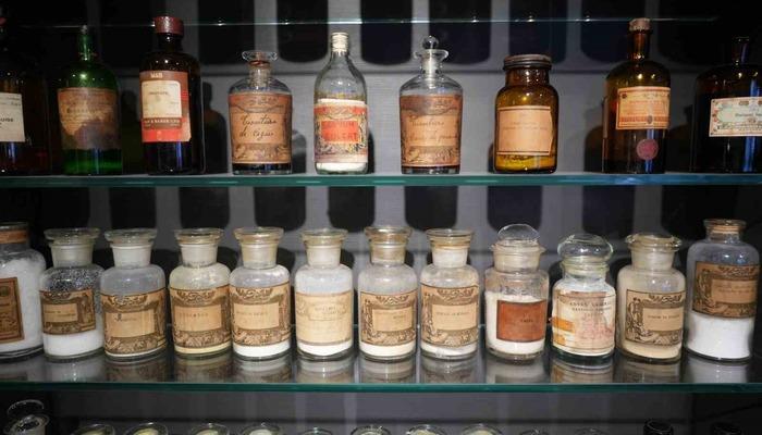 1800'lü yıllarda kullanılan ilaçlar bu müzede!  Müze Eczanesi açıldı