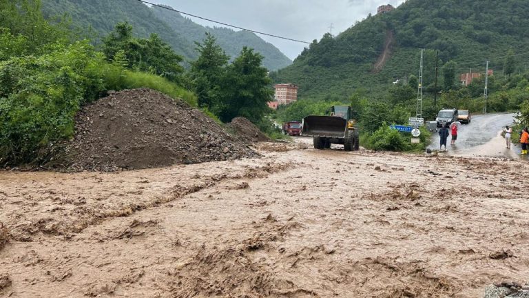 Trabzon'da sel ve heyelan 208 milyon lira hasara yol açtı