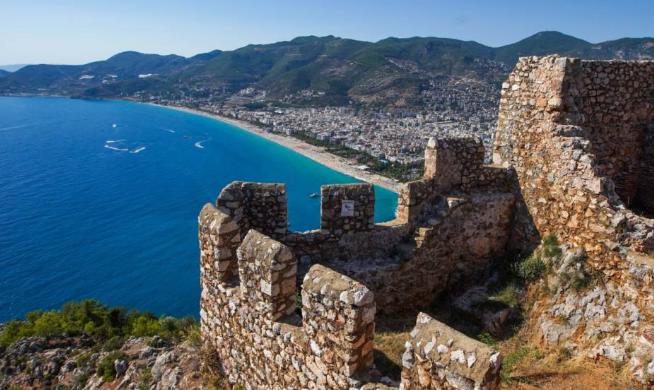 Alanya’da Tekne Turu – Mavinin Keyfini Çıkarın