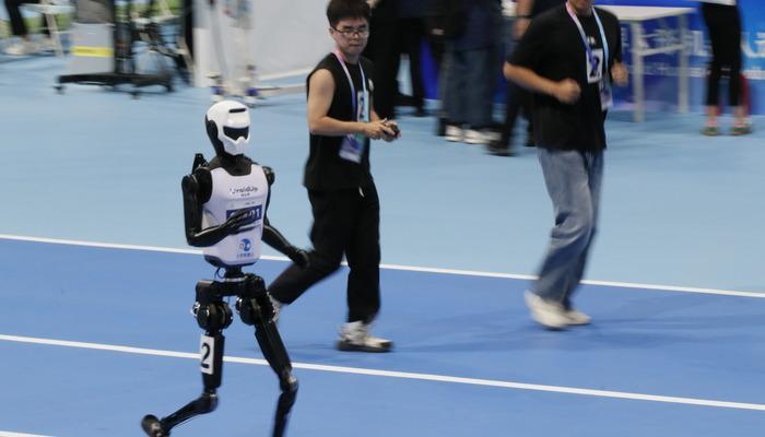 Çin'de dünya insansı robot oyunları başladı