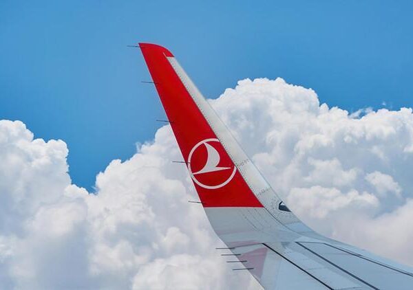 Uçuş yerlerini çantalarınızdan okula dönüştürme projesi