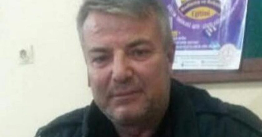 Köy meydanında eski muhtar cinayete kurban gitti