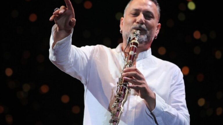 Ünlü Klarnet Virtüözü Hüsnü Şenlendirici tasını tarağını toplayıp çiftliğe yerleşti! Organik tarımla uğraşıyor